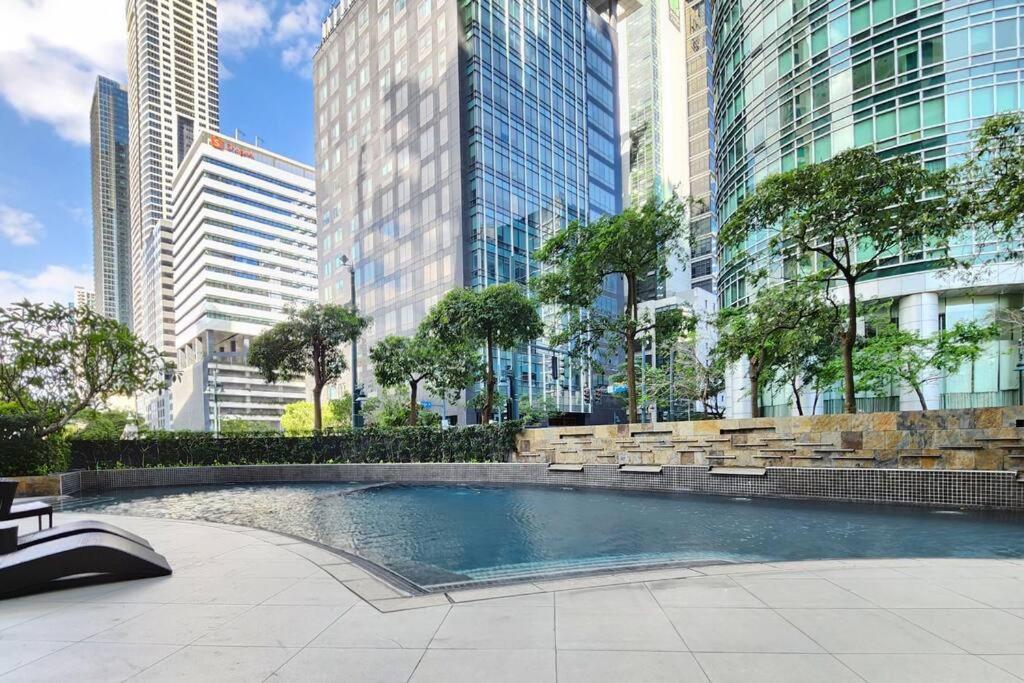 Bgc Fresh & Cozy Studio Near Burgos Circle With Fast Internet Connection 마닐라 외부 사진